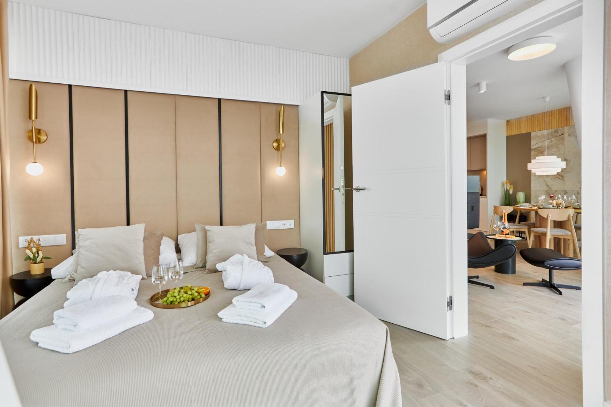 Wave Beachfront Family Apartment Miedzyzdroje Exterior photo
